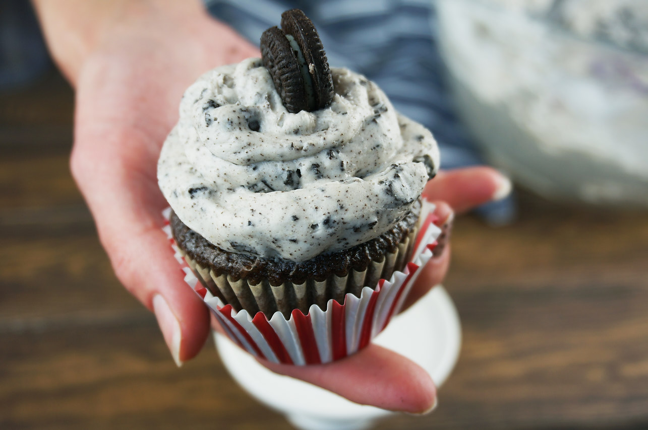 Oreo Cookies and Cream Frosting - WonkyWonderful