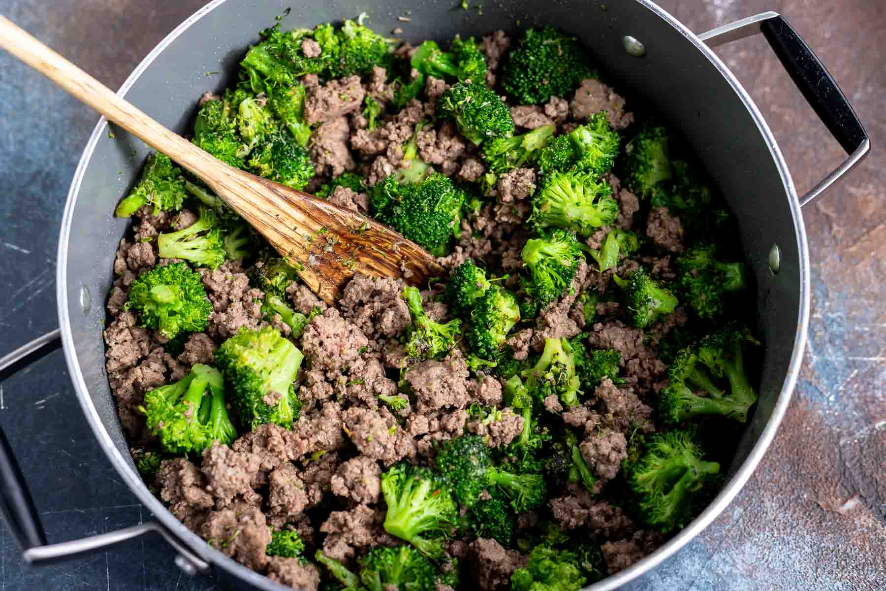 cooked broccoli and beef in pot