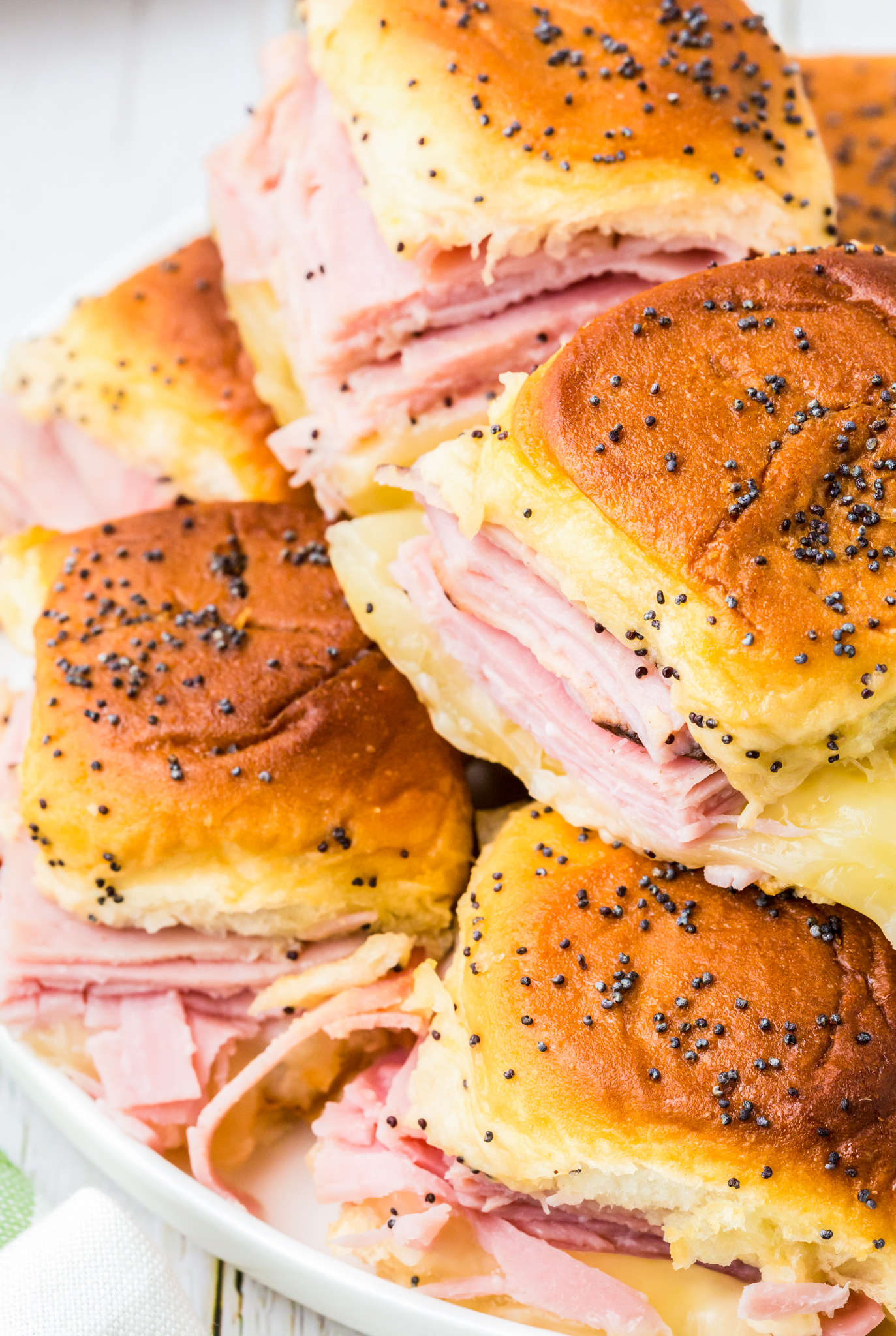 HAM & CHEESE HAWAIIAN ROLL SLIDERS + WonkyWonderful