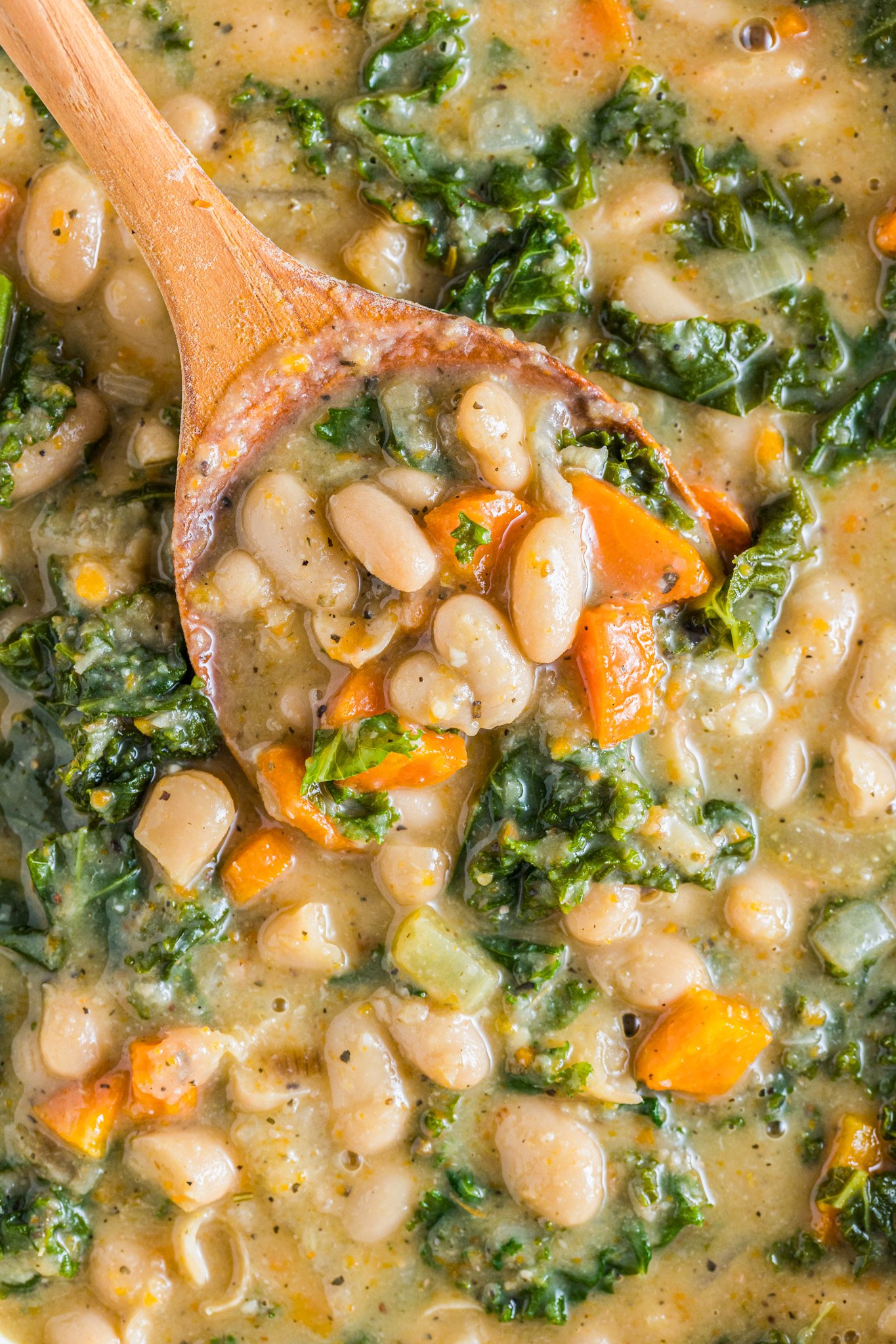 KALE WHITE BEAN SOUP + WonkyWonderful