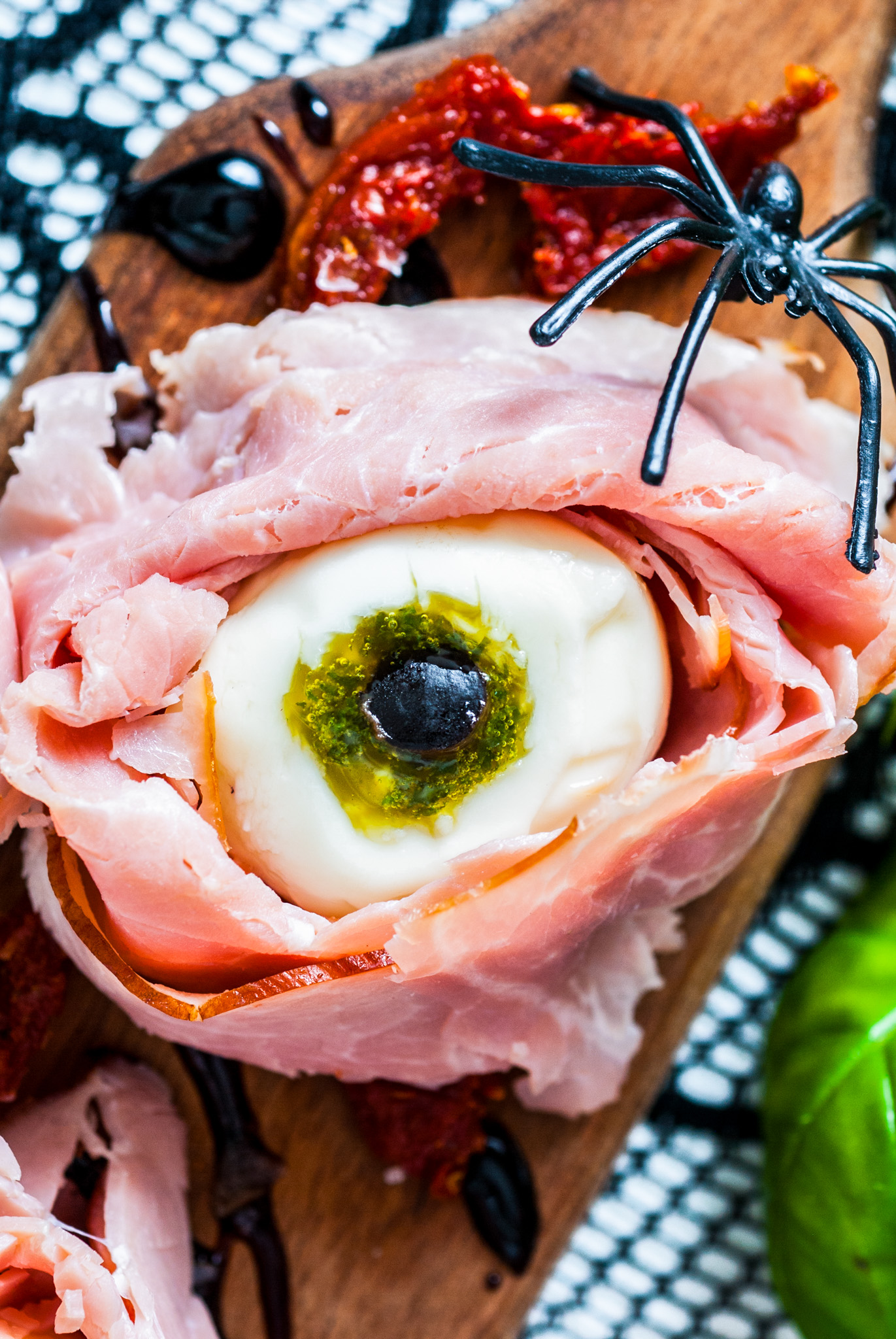 Halloween Party Appetizer: Cheesy Eyeballs