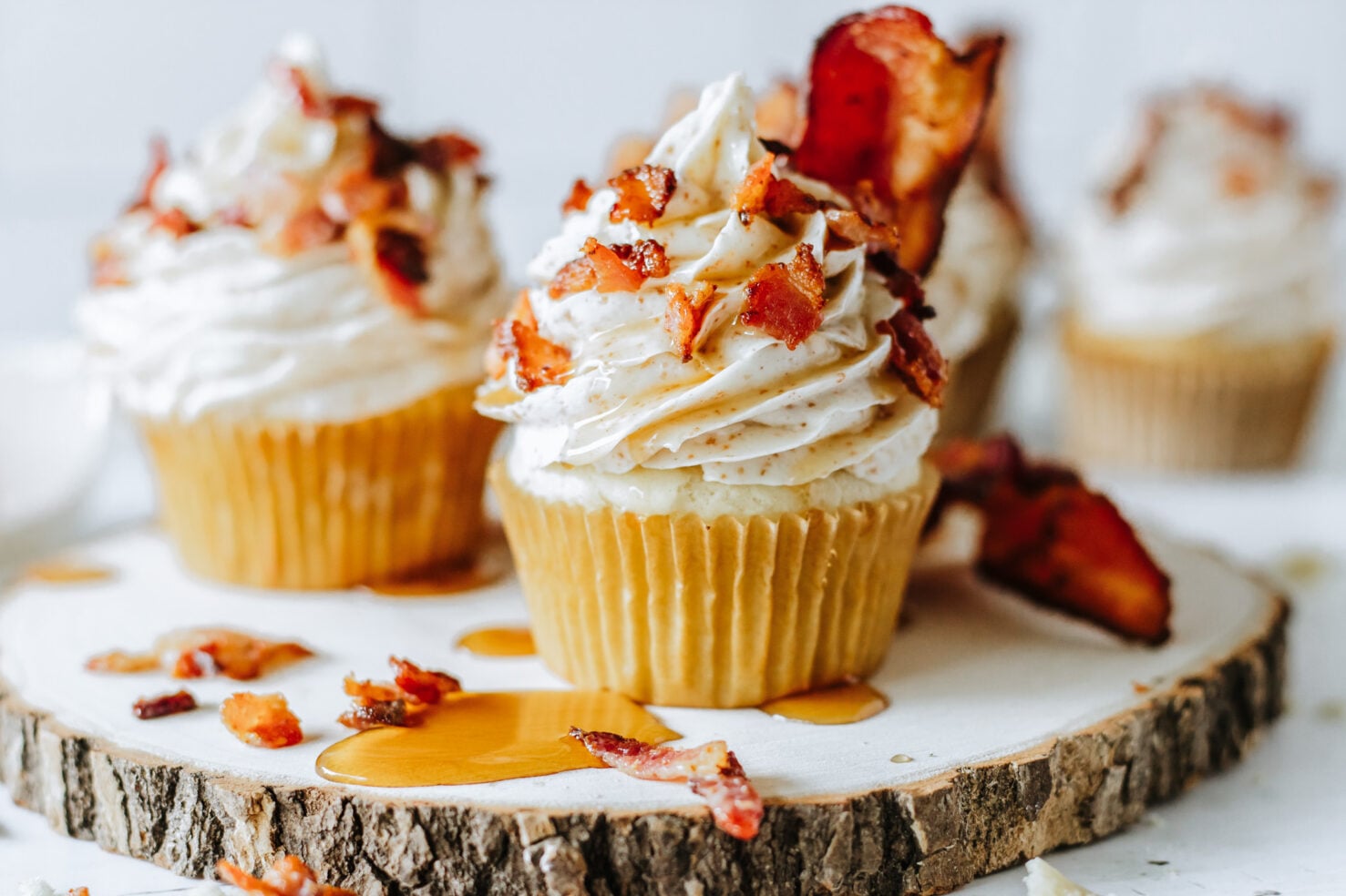 cupcakes drizzle with maple syrup